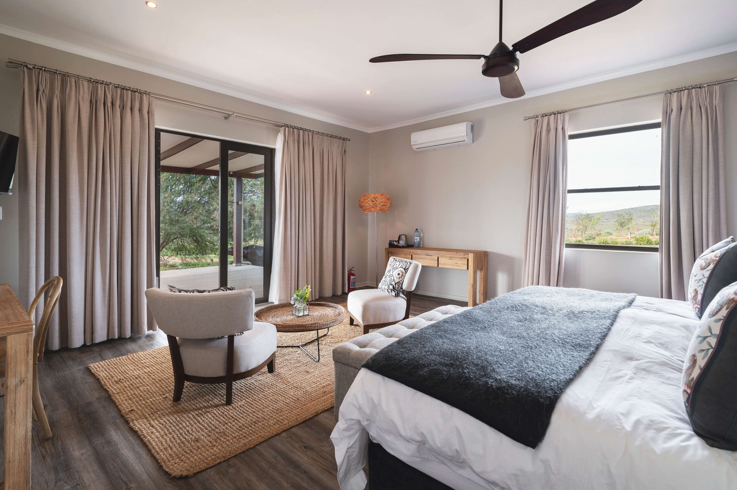 Relaxing retreat: Spacious guest room with a balcony at Ubuninzi