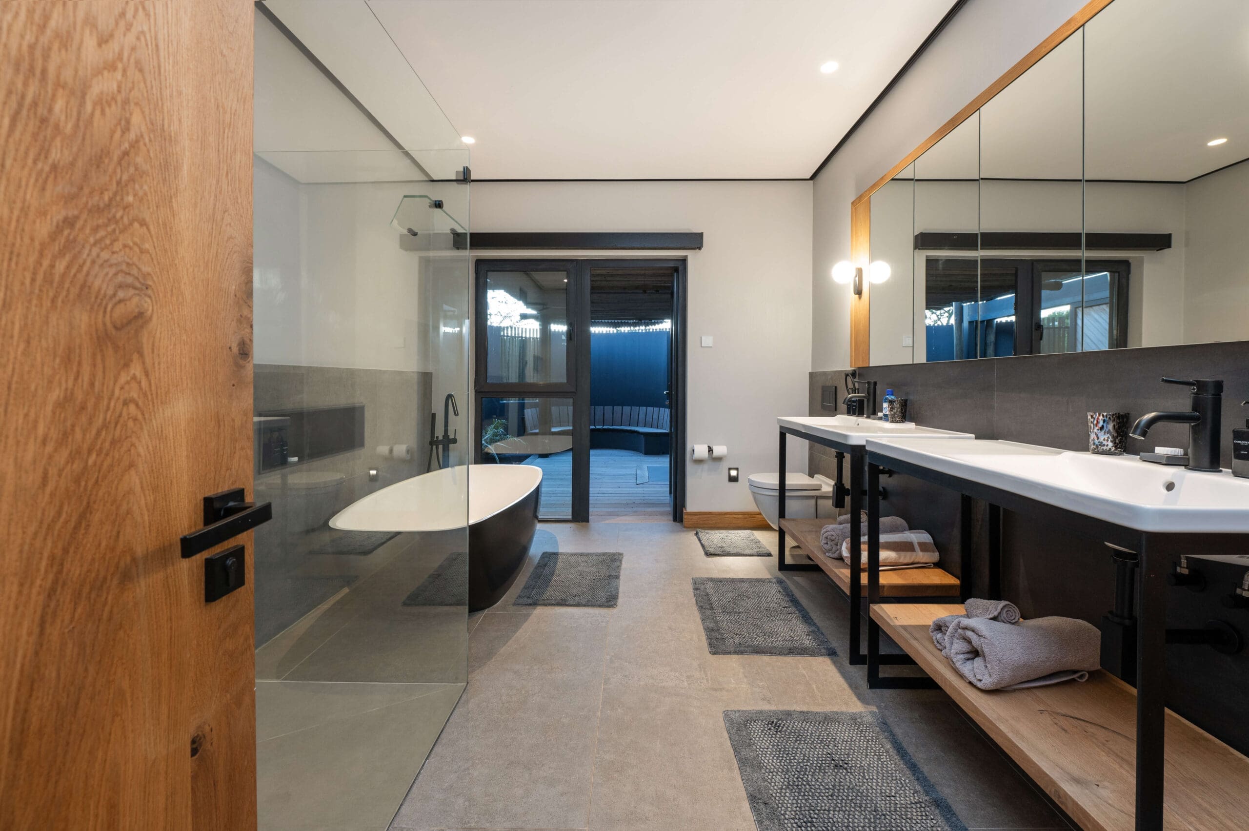 Main bathroom with a walk-in shower and a freestanding bathtub.